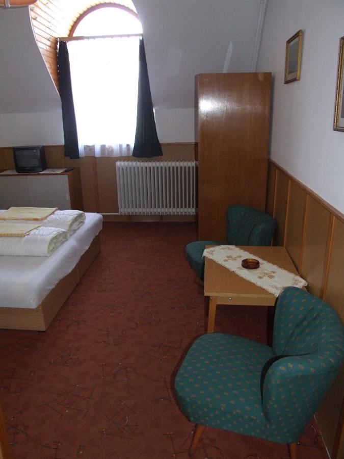 Revesz Vendeghaz Hotel Harkany Exterior photo